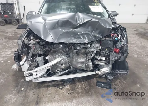 2021 Toyota Prius Le z USA, uszkodzony, nr VIN JTDKAMFU4M3147028